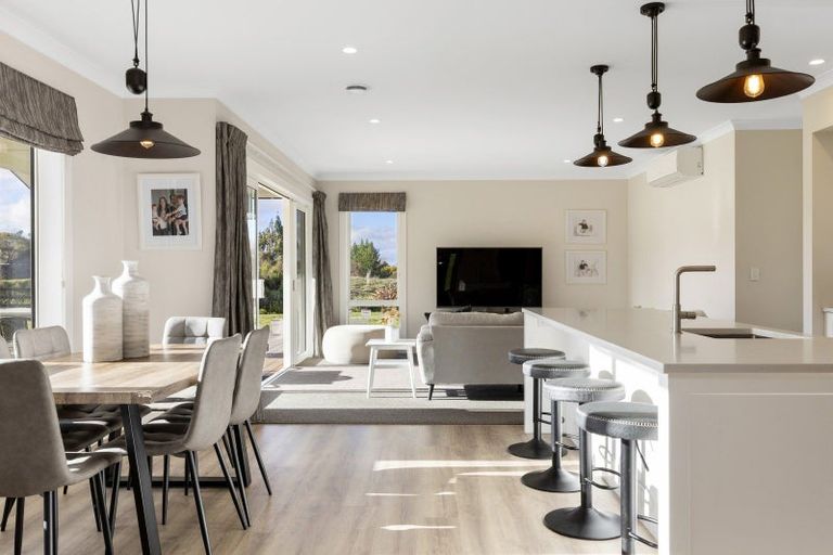 Photo of property in 7 Lochinvar Lane, Acacia Bay, Taupo, 3385