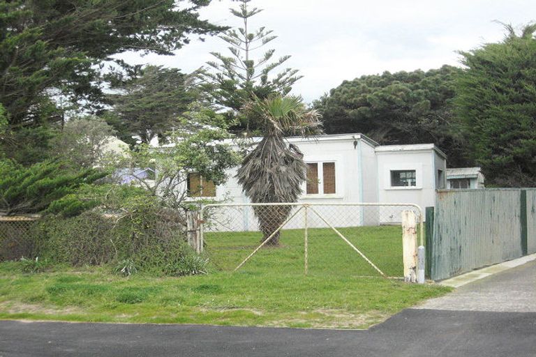 Photo of property in 98 Park Avenue, Waitarere Beach, Levin, 5510