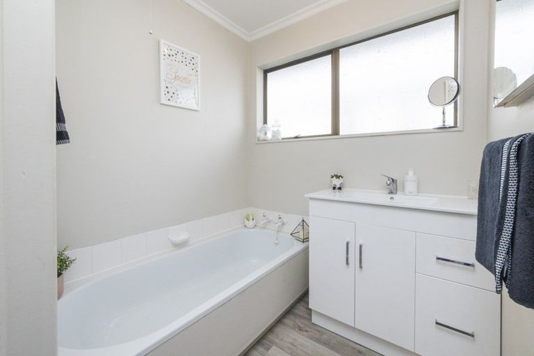 Photo of property in 7 Purdie Place, Milson, Palmerston North, 4414