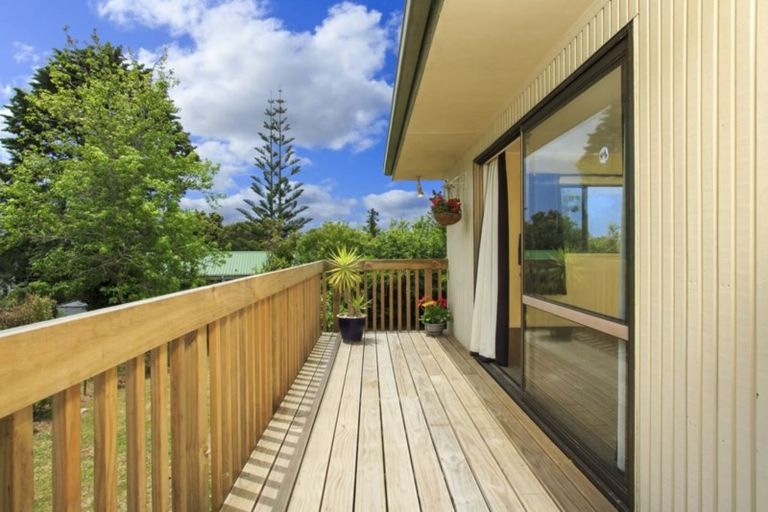 Photo of property in 2/6 Charmaine Road, Torbay, Auckland, 0630