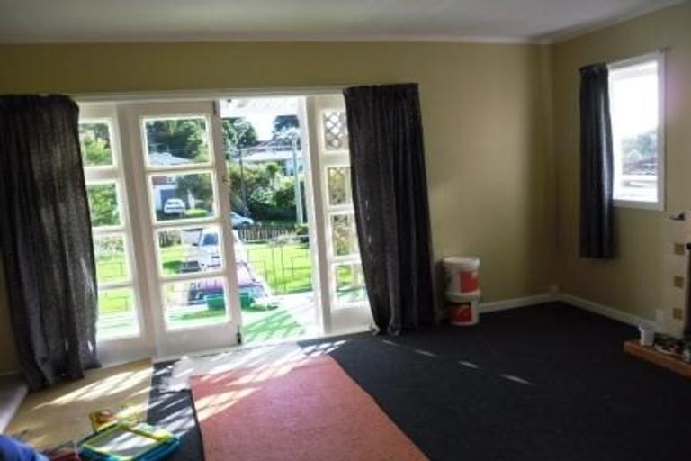 Photo of property in 27 Sheridan Drive, New Lynn, Auckland, 0600