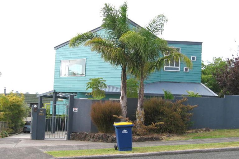 Photo of property in 162 Stapleford Crescent, Browns Bay, Auckland, 0630