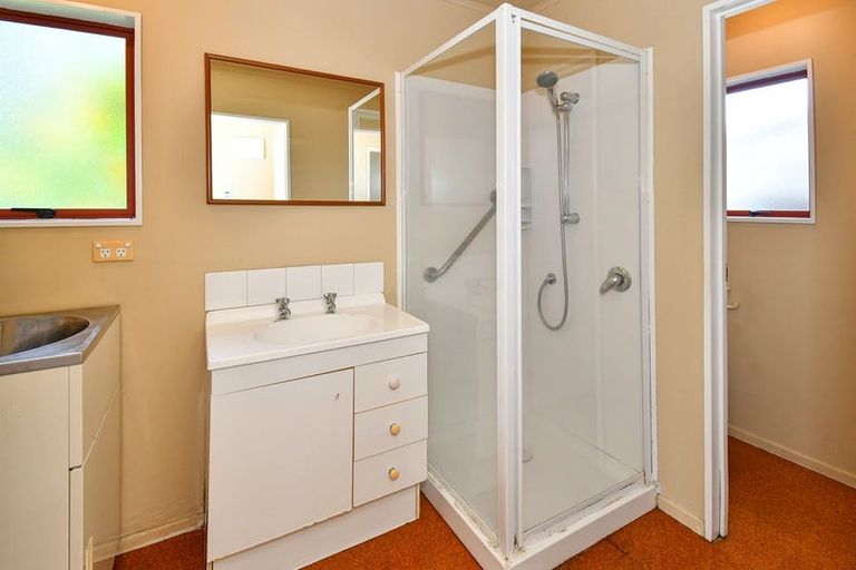 Photo of property in 17 Matapouri Road, Mangere Bridge, Auckland, 2022