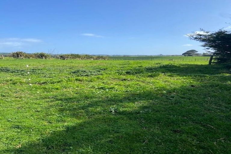 Photo of property in 84 Kaihau Road, Karioitahi, Waiuku, 2683