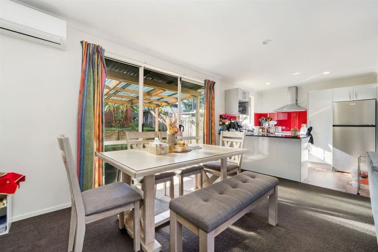 Photo of property in 1/322 West Coast Road, Glen Eden, Auckland, 0602