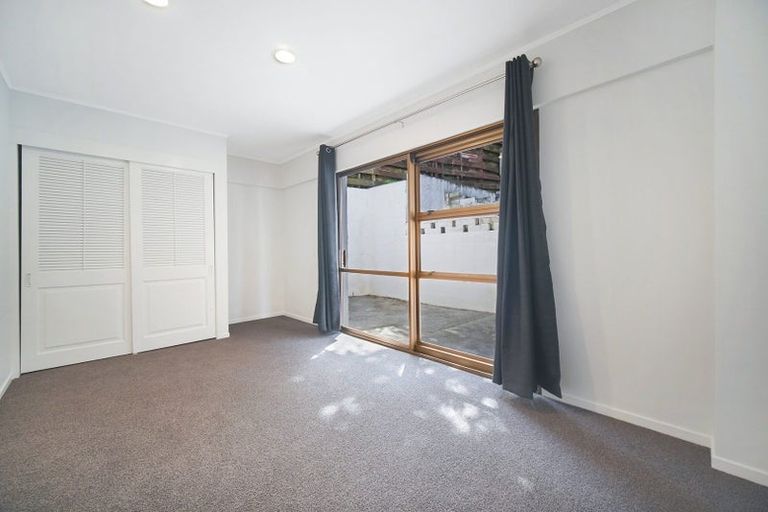 Photo of property in 2 Icarus Place, Half Moon Bay, Auckland, 2012