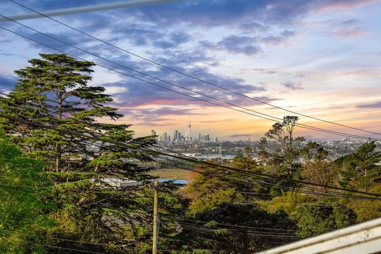 Photo of property in 7 Divich Avenue, Te Atatu South, Auckland, 0610