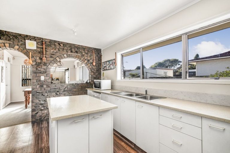 Photo of property in 13 Waimai Avenue, Weymouth, Auckland, 2103