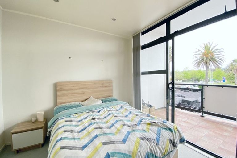 Photo of property in 6/372 Rosedale Road, Rosedale, Auckland, 0632