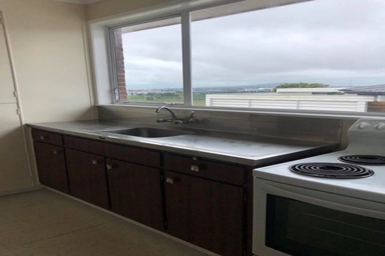 Photo of property in 1/36 Exmouth Road, Northcote, Auckland, 0627