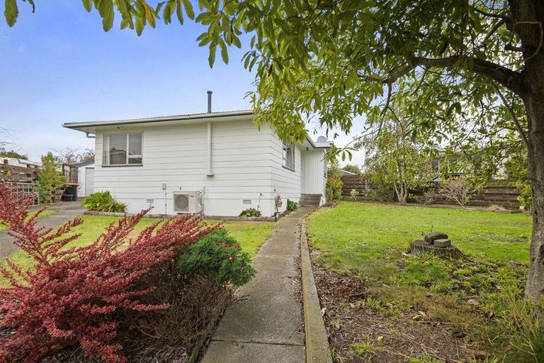 Photo of property in 28 Pinedale Parade, Milson, Palmerston North, 4414