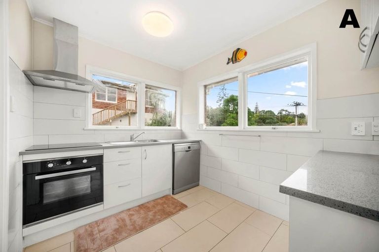 Photo of property in 49 Peach Road, Glenfield, Auckland, 0629