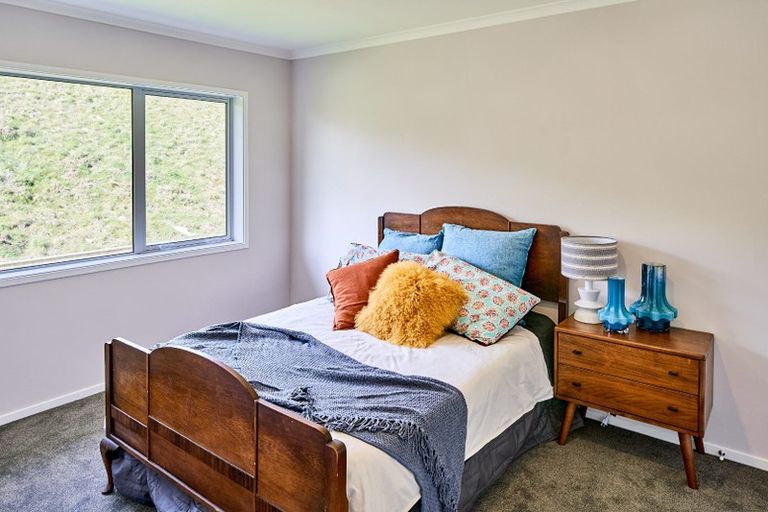 Photo of property in 113 Queen Charlotte Drive, Aotea, Porirua, 5024