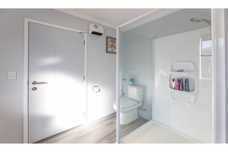 Photo of property in 76 Avondale Road, Avondale, Christchurch, 8061