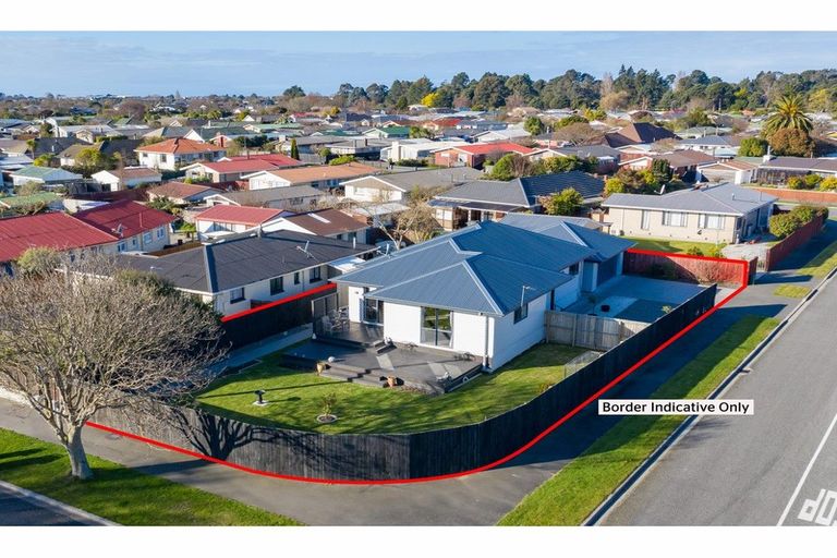 Photo of property in 76 Avondale Road, Avondale, Christchurch, 8061