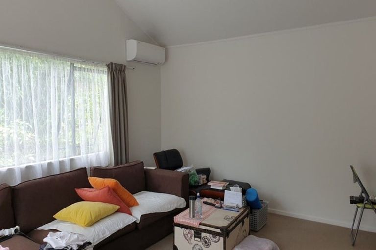 Photo of property in 7 St Lucia Place, Unsworth Heights, Auckland, 0632
