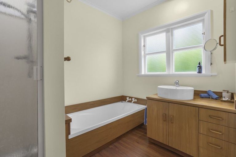 Photo of property in 28 Kuratawhiti Street, Greytown, 5712