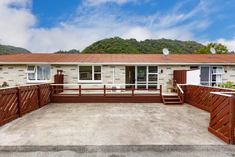 Photo of property in 46 York Street, Picton, 7220