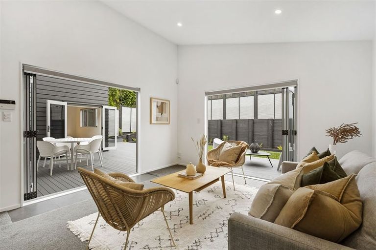 Photo of property in 32a Matipo Road, Mairangi Bay, Auckland, 0630