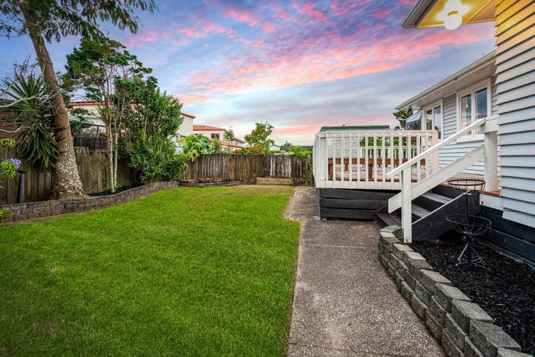 Photo of property in 6 Crompton Road, Massey, Auckland, 0614