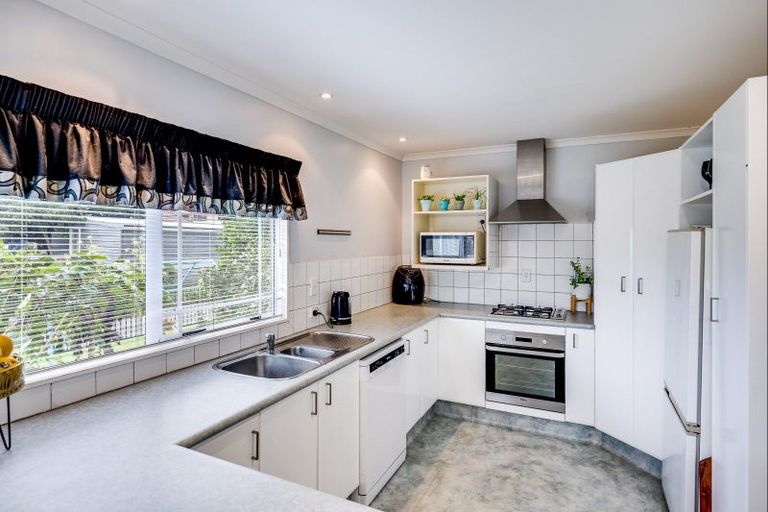 Photo of property in 525a Main North Road, Bay View, Napier, 4104