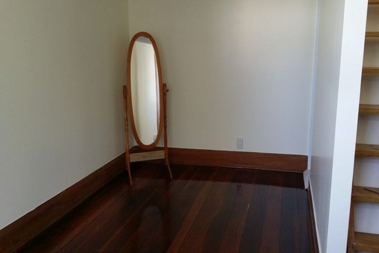 Photo of property in 5 Brown Street, Mount Cook, Wellington, 6021