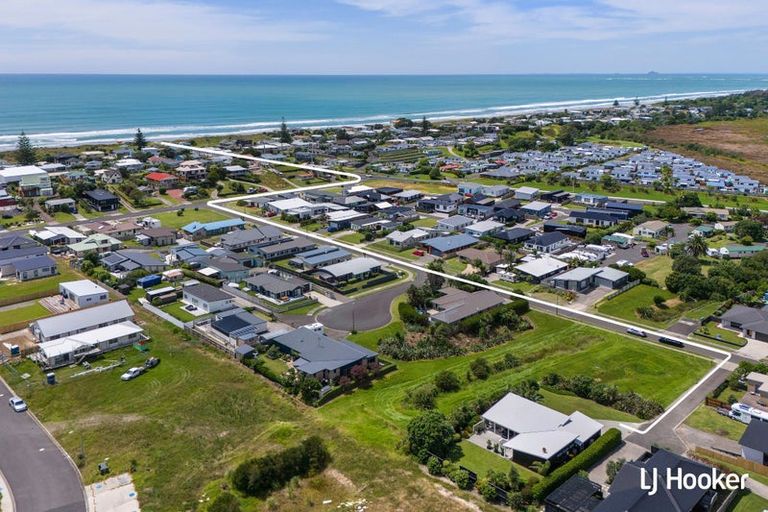 Photo of property in 22 Surfers Avenue, Waihi Beach, 3611