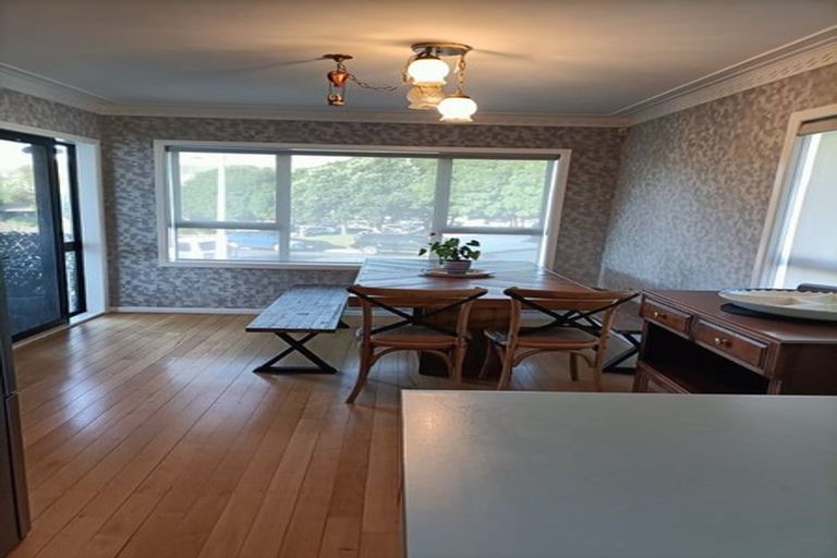 Photo of property in 5 Sutton Crescent, Papatoetoe, Auckland, 2025