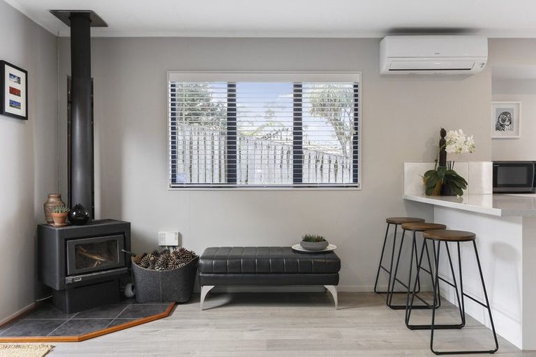 Photo of property in 17 Longview Rise, Massey, Auckland, 0614