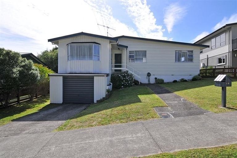 Photo of property in 15 Westhaven Drive, Tawa, Wellington, 5028