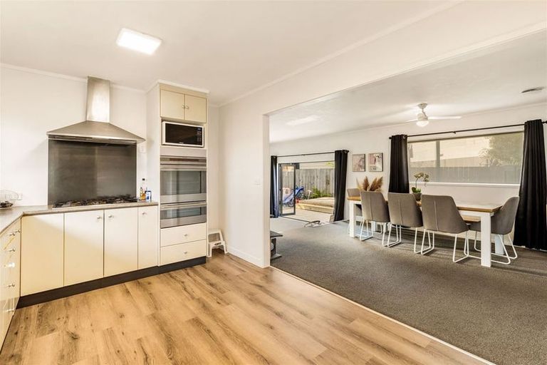 Photo of property in 93 Oreil Avenue, West Harbour, Auckland, 0618