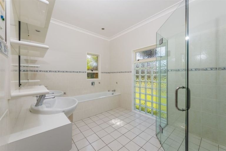 Photo of property in 154 Boord Crescent, Kumeu, 0891