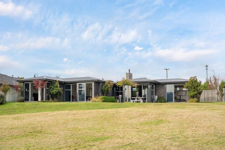 Photo of property in 1 Pukenamu Road, Rainbow Point, Taupo, 3330