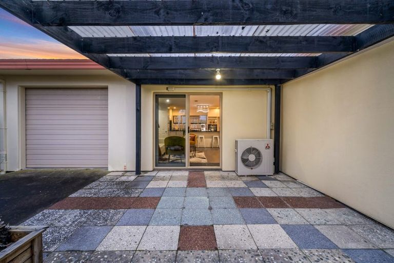 Photo of property in 2 Lockington Avenue, Henderson, Auckland, 0612