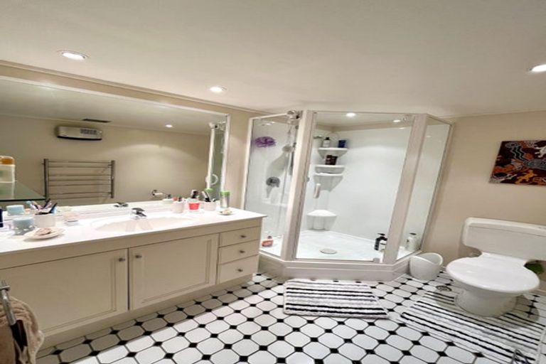 Photo of property in Highwic, 2/32 Hobson Street, Thorndon, Wellington, 6011