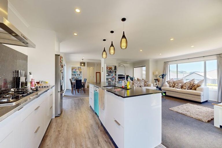 Photo of property in 44 Margaret Shields Avenue, Aotea, Porirua, 5024