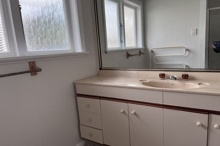 Photo of property in 112 Main Road, Tawa, Wellington, 5028