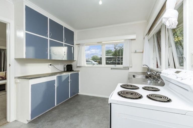 Photo of property in 1/32 Old Lake Road, Narrow Neck, Auckland, 0624