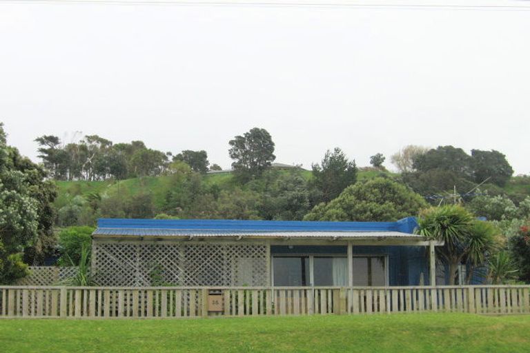 Photo of property in 35 Moana Road, Okitu, Gisborne, 4010