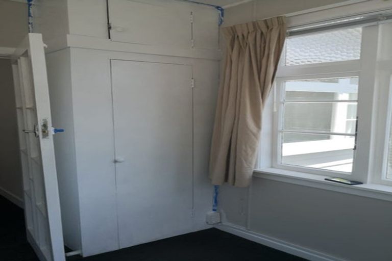 Photo of property in 6 Rixon Grove, Mount Victoria, Wellington, 6011