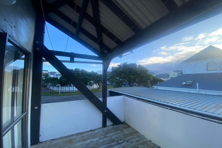 Photo of property in 140 Akaroa Drive, Maupuia, Wellington, 6022