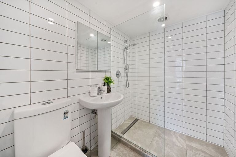 Photo of property in Embassy Court, 72 Brougham Street, Mount Victoria, Wellington, 6011