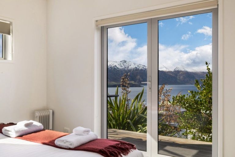 Photo of property in 129a Wynyard Crescent, Fernhill, Queenstown, 9300