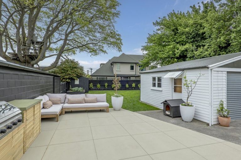 Photo of property in 17 Searells Road, Strowan, Christchurch, 8052