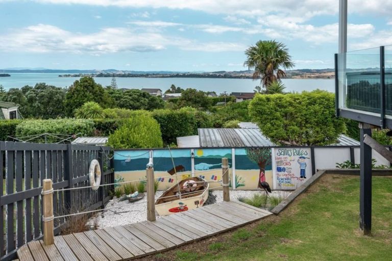 Photo of property in 1/11 Pounamu Place, Shelly Park, Auckland, 2014