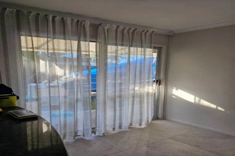 Photo of property in 54 Kemp Road, Massey, Auckland, 0614