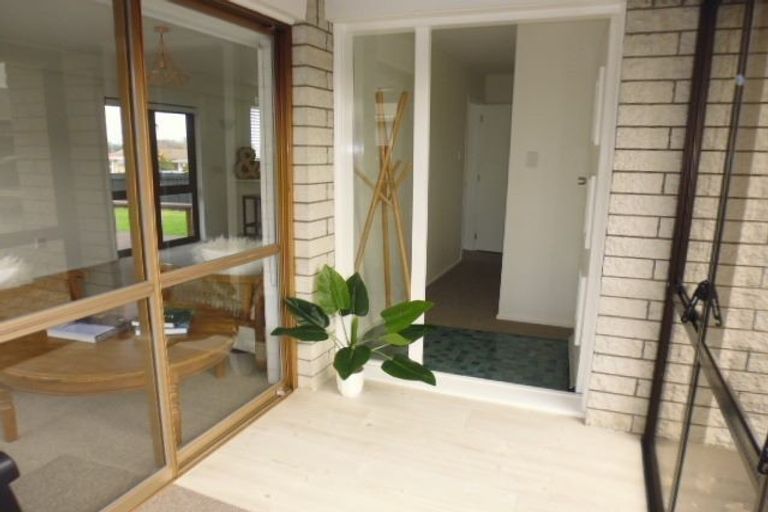 Photo of property in 2/95 Beach Road, Pahurehure, Papakura, 2113