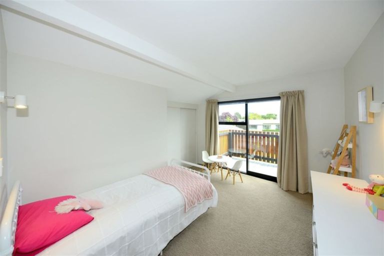 Photo of property in 4 Kingham Place, Avonhead, Christchurch, 8042