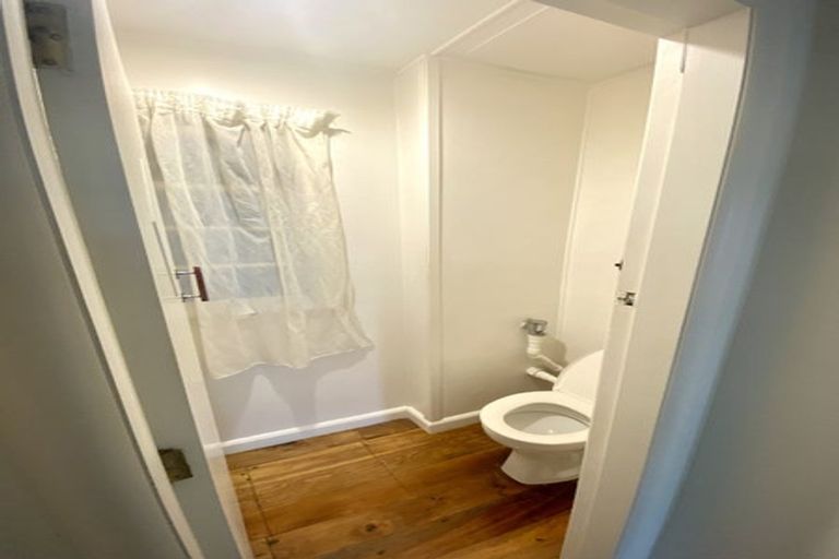 Photo of property in 182 Oriental Parade, Oriental Bay, Wellington, 6011