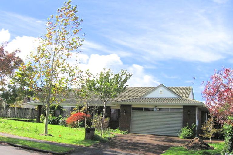 Photo of property in 8 Parramatta Place, Botany Downs, Auckland, 2010